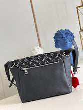 Load image into Gallery viewer, Louis Vuitton Besace Toyko Bag
