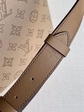 Load image into Gallery viewer, Louis Vuitton Beaubourg Hobo MM Bag
