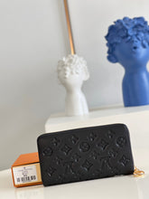 Load image into Gallery viewer, Louis Vuitton Zippy Wallet
