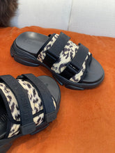 Load image into Gallery viewer, Christian Dior D Wander Slides
