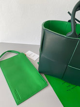 Load image into Gallery viewer, Bottega Veneta ARCO Tote Bag
