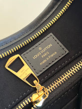 Load image into Gallery viewer, Louis Vuitton Carryall PM Bag
