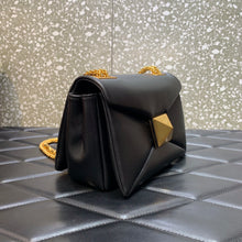 Load image into Gallery viewer, Valentino One Stud Bag With Chain
