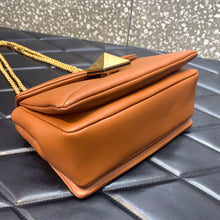 Load image into Gallery viewer, Valentino One Stud Bag With Chain
