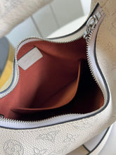 Load image into Gallery viewer, Louis Vuitton Why Knot MM Bag
