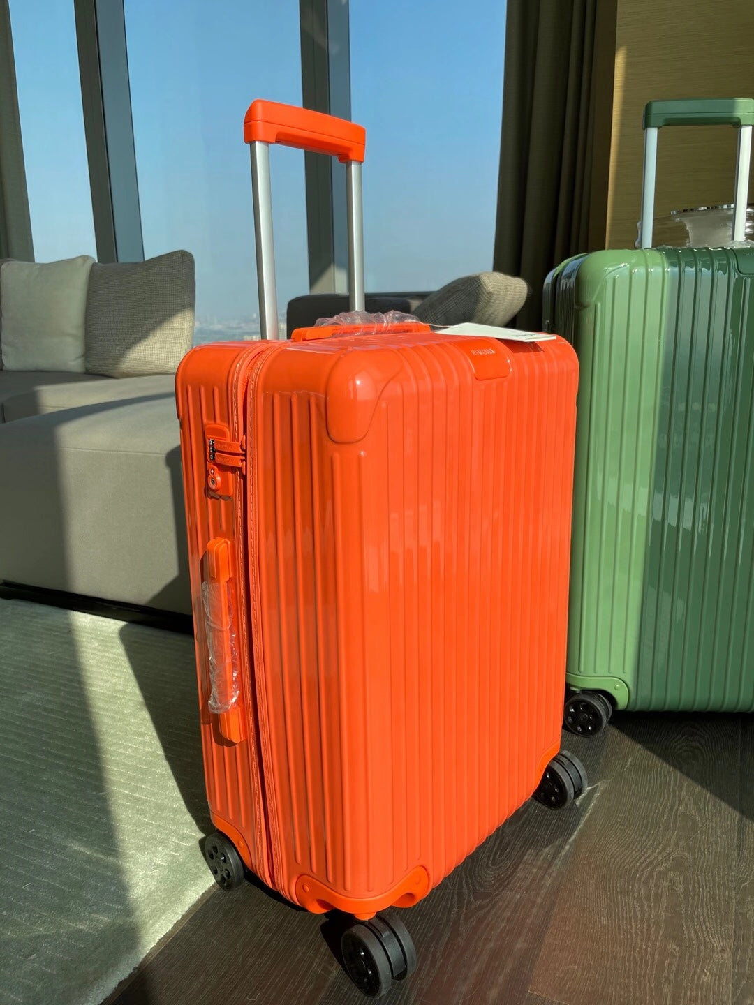 Rimowa Orange Suitcase NEW RIMOWA LUGGAGE ESSENTIAL 83253844