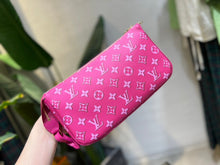 Load image into Gallery viewer, Louis Vuitton Maxi Multi-Pochette Bag
