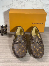 Load image into Gallery viewer, Louis Vuitton Arizona Mocassin Shoe
