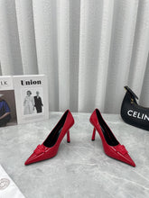 Load image into Gallery viewer, Versace  La Medusa Naplak Pumps
