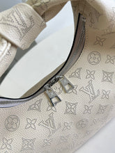 Load image into Gallery viewer, Louis Vuitton Why Knot MM Bag
