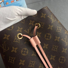 Load image into Gallery viewer, Louis Vuitton NeoNoe MM Bag
