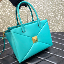 Load image into Gallery viewer, Valentino One Stud Medium Bag

