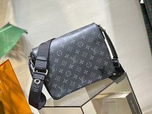 Load image into Gallery viewer, Louis Vuitton District PM Messenger
