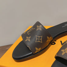 Load image into Gallery viewer, Louis Vuitton Lock it flat Mule
