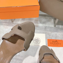 Load image into Gallery viewer, Hermes premiere 70 Heels
