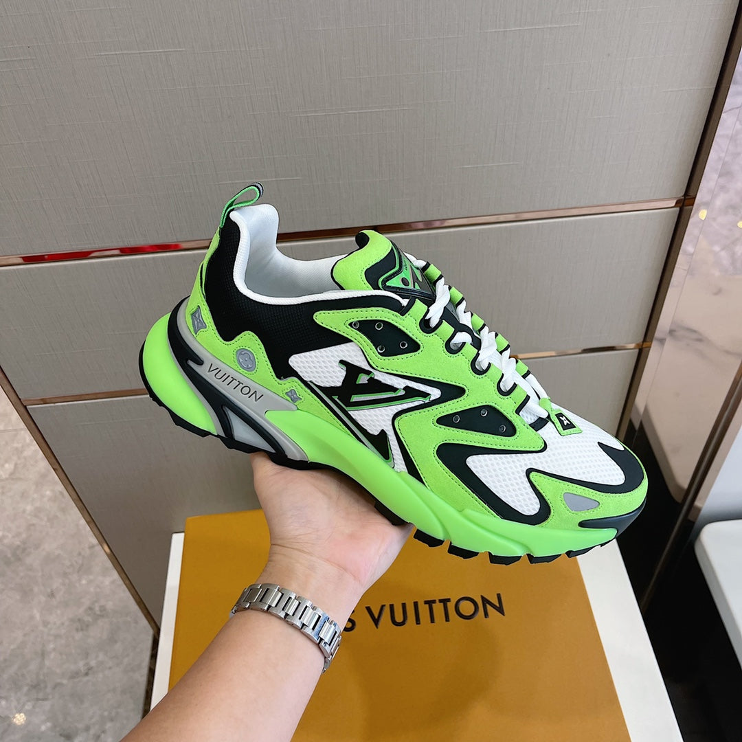 Louis Vuitton LV Runner Tatic Sneaker Grey. Size 05.0