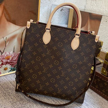 Load image into Gallery viewer, Louis Vuitton Sac Plat PM Bag
