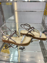Load image into Gallery viewer, Fendi O&#39;Lock Sandals
