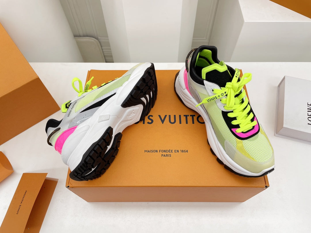 Louis Vuitton Run 55 Sneaker IVORY. Size 38.0