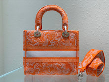 Load image into Gallery viewer, Christian Dior Medium Lady D Lite Bag
