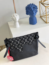 Load image into Gallery viewer, Louis Vuitton Besace Toyko Bag
