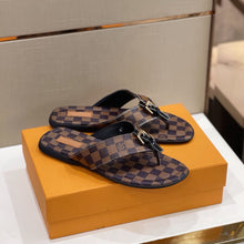 Load image into Gallery viewer, Louis Vuitton Men Slippers
