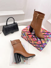 Load image into Gallery viewer, Louis Vuitton Silhouette Ankle Boots
