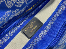Load image into Gallery viewer, Christian Dior Medium Lady D Lite Bag
