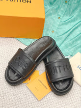 Load image into Gallery viewer, Louis Vuitton Men Slides
