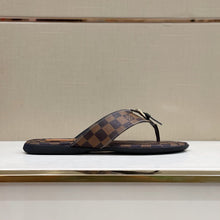 Load image into Gallery viewer, Louis Vuitton Men Slippers
