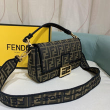 Load image into Gallery viewer, Fendi Baguette Bag - LUXURY KLOZETT
