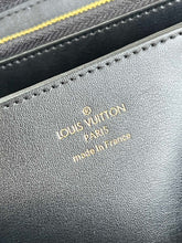 Load image into Gallery viewer, Louis Vuitton Zippy Wallet
