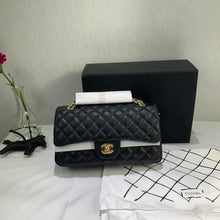 Load image into Gallery viewer, Chanel Jumbo flap - LUXURY KLOZETT
