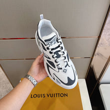 Load image into Gallery viewer, Louis Vuitton Runner Tatic Sneakers

