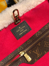 Load image into Gallery viewer, Louis Vuitton Neverfull MM Bag
