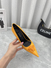 Load image into Gallery viewer, Versace  La Medusa Naplak Pumps
