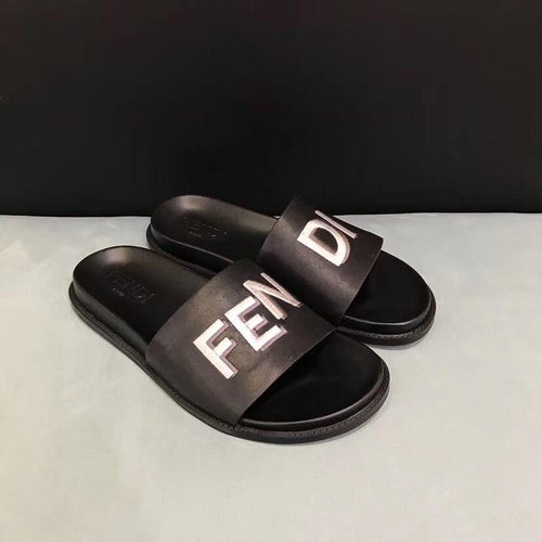 Fendi Slides - LUXURY KLOZETT