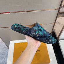 Load image into Gallery viewer, Louis Vuitton Men Slippers
