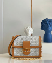 Load image into Gallery viewer, Louis Vuitton Dauphine MM Bag
