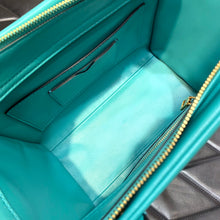 Load image into Gallery viewer, Valentino One Stud Medium Bag

