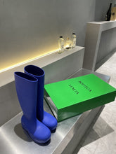 Load image into Gallery viewer, Bottega Veneta Puddle Boots
