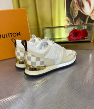 Load image into Gallery viewer, Louis Vuitton Run a way Sneakers
