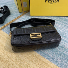 Load image into Gallery viewer, Fendi baguette Bag - LUXURY KLOZETT
