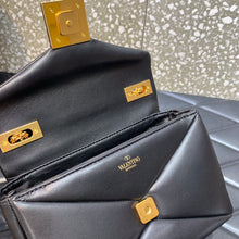 Load image into Gallery viewer, Valentino One Stud Bag With Chain
