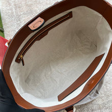 Load image into Gallery viewer, Gucci GG Matelasse Leather Medium Tote Bag
