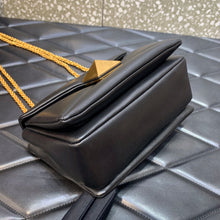 Load image into Gallery viewer, Valentino One Stud Bag With Chain
