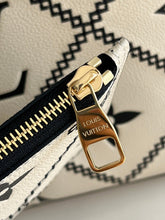 Load image into Gallery viewer, Louis Vuitton Neverfull MM Bag
