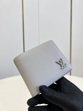 Load image into Gallery viewer, Louis Vuitton wallet
