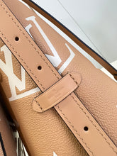 Load image into Gallery viewer, Louis Vuitton Carryall PM Bag
