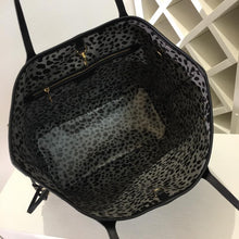 Load image into Gallery viewer, Louis Vuitton Neverfull MM Bag
